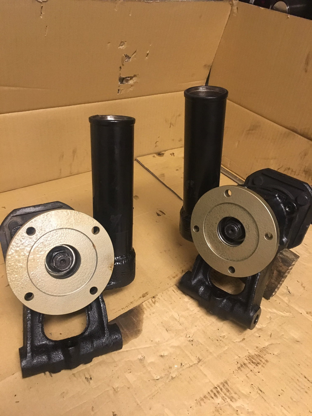 240z R180 R200 Rear Diff Conversion Kit 240z 260z 280z CV Axle conversion brackets for R200 differential uses